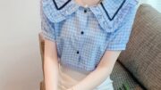 พร้อมส่ง✨  แฟชั่นเกาหลี เสื้อเชิ้ตลายสก็อต สีฟ้า สไตล์สาวมหาลัย คอตุ๊กตา แขนสั้น มี 2 สี