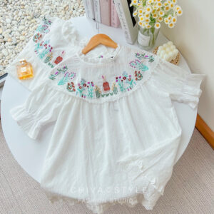 - - พร้อมส่ง‼️ Bunny mini dress | เสื้อกึ่งมินิเดรสลูกไม้ผ้าฉลุ ปักลายกระต่าย